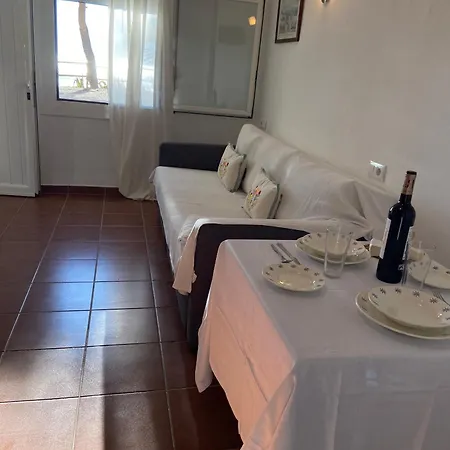 Apartment Veuras El Mar - Madrague Beach Studio 24 Roses